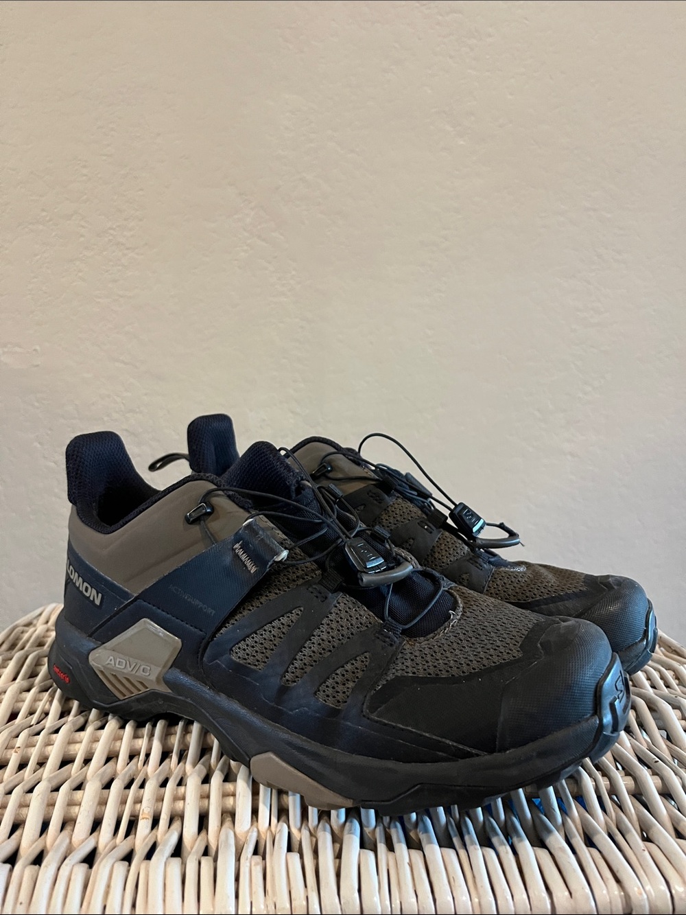 Salomon Men's Black and Gray Trail Running Shoes with Quick-Pull Lacing